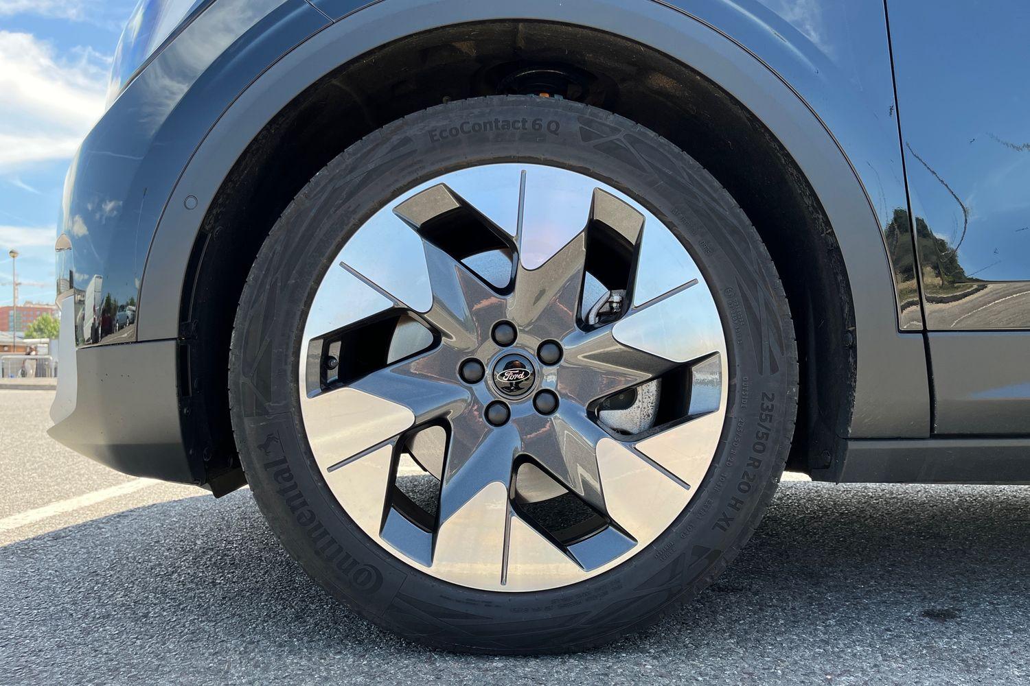 Ford Explorer Photo 7