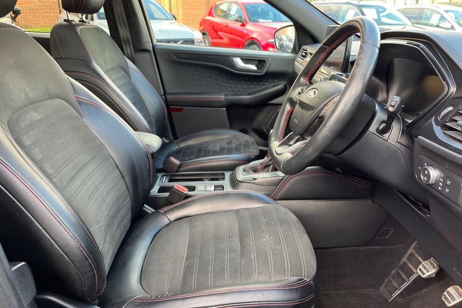 Ford KUGA Photo autoimg-80c6a388475c4686ef4c9c8ea8ad370143bdf067.jpg