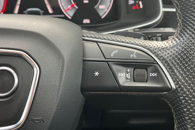 AUDI Q7 Photo 17