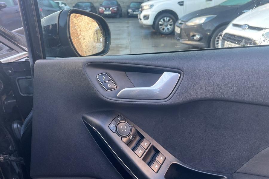 Ford FIESTA Photo autoimg-80cf1c0e27b08235631133a33b67cfd497caa244.jpg