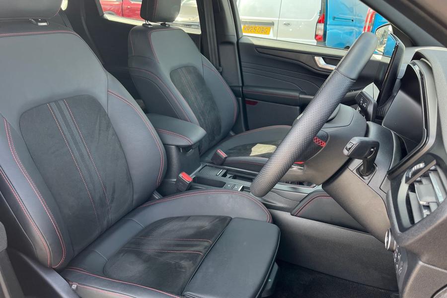 Ford Kuga Photo autoimg-80d60ff0287b82472b6d2e4e336a09eee7111224.jpg