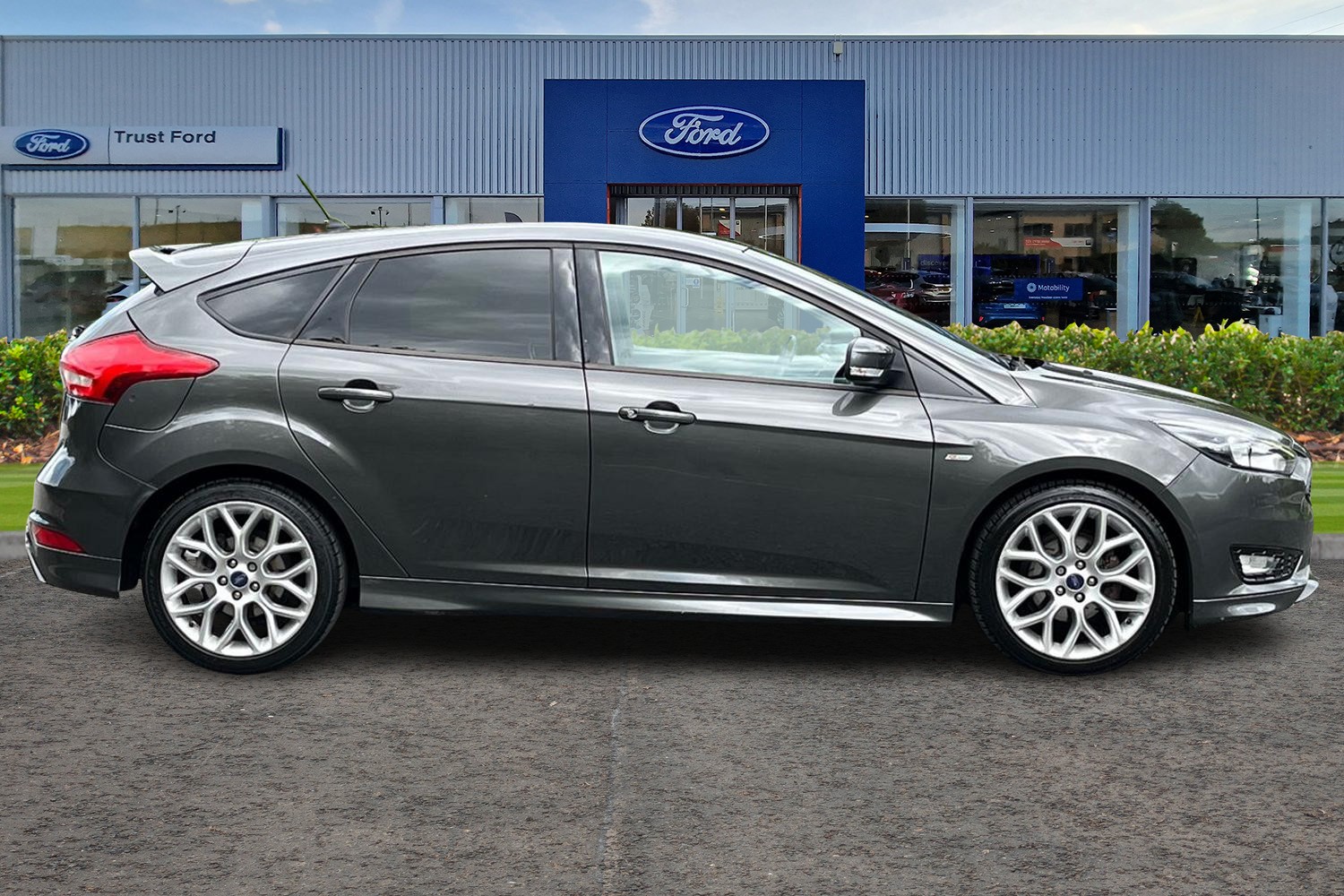Ford FOCUS Photo 2