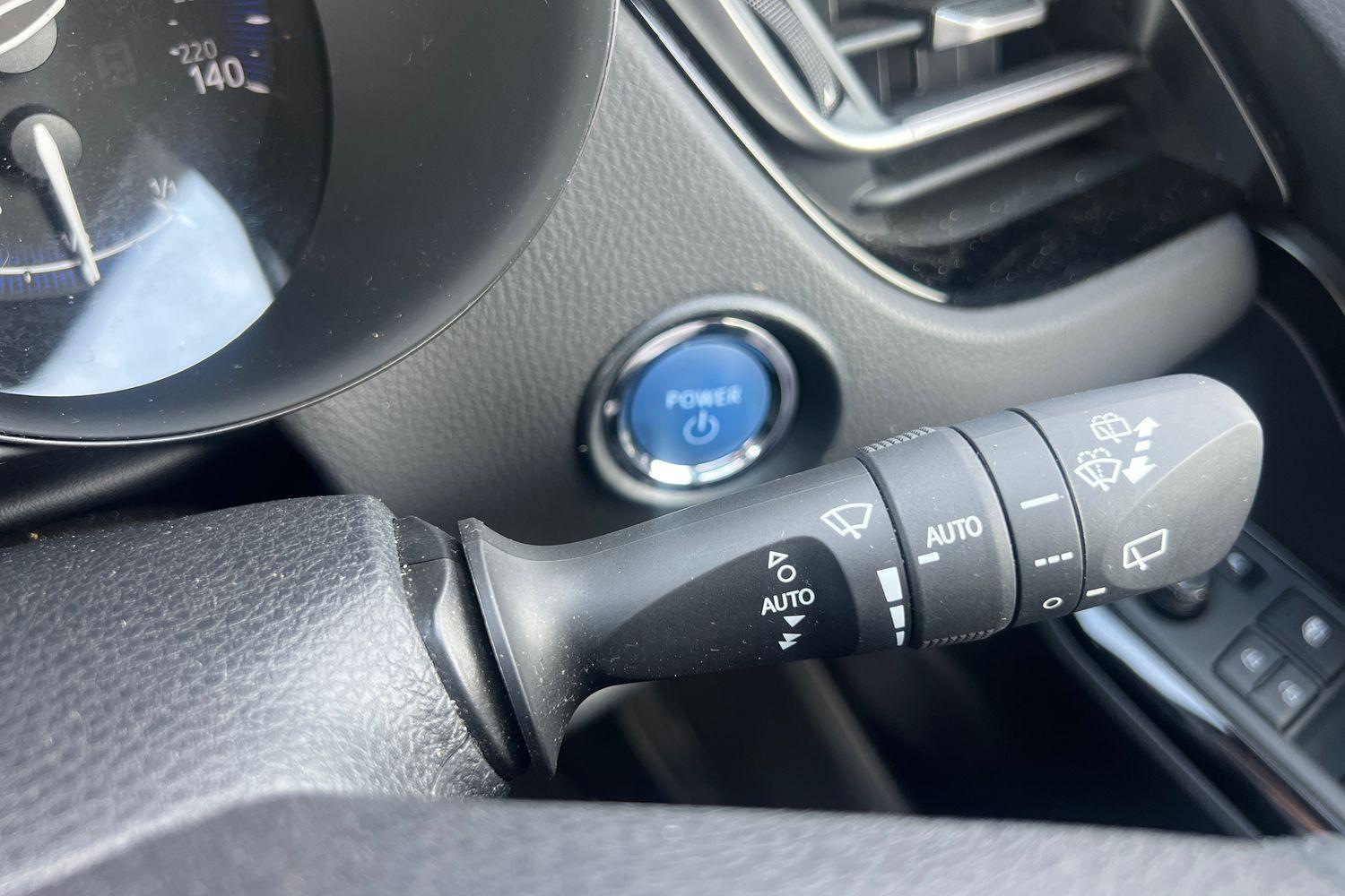 Toyota C-HR Photo 14