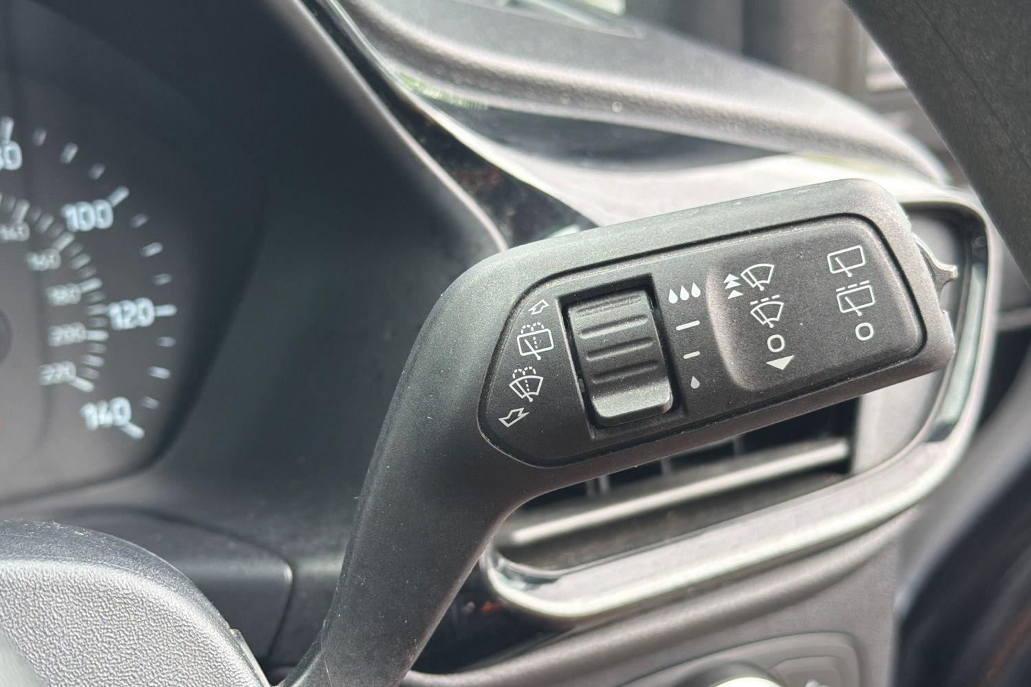 Ford FIESTA Photo 14