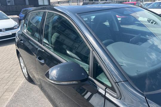 Volkswagen Golf Photo autoimg-80e13533e5ce35bd949c1e78cf0cb7fe1220930a.jpg