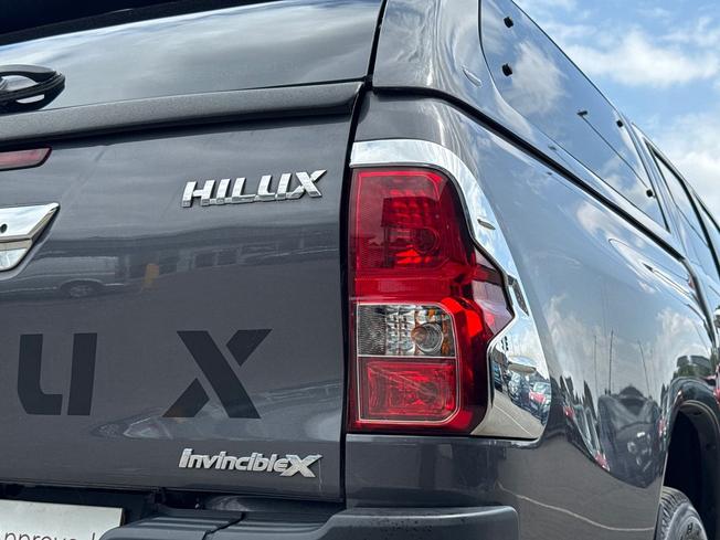 TOYOTA Hilux Photo 18