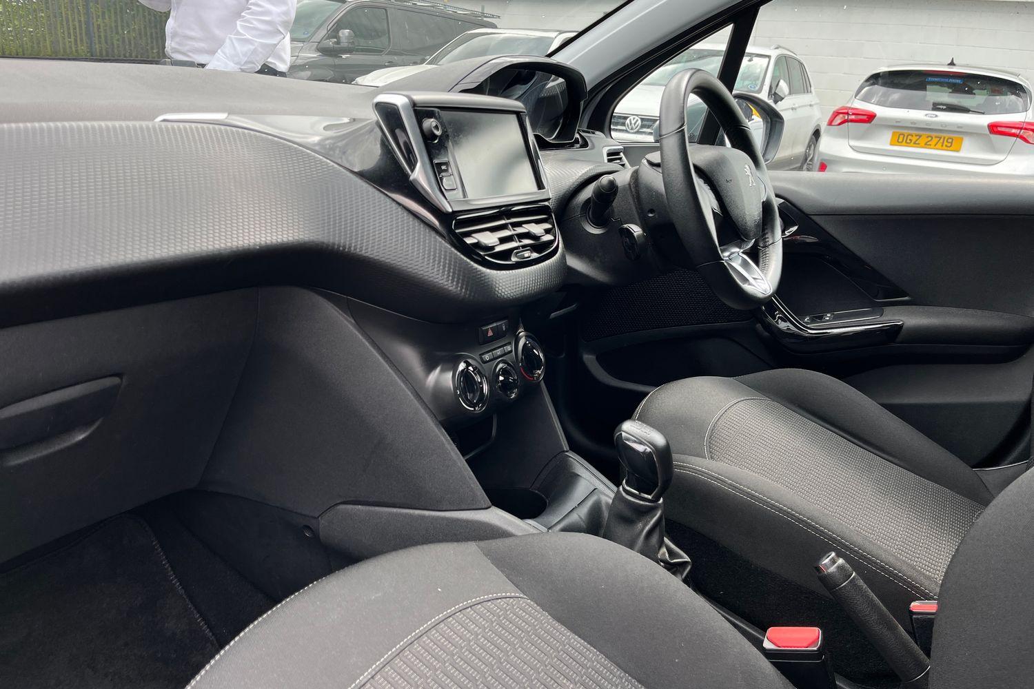 Peugeot 208 Photo 17