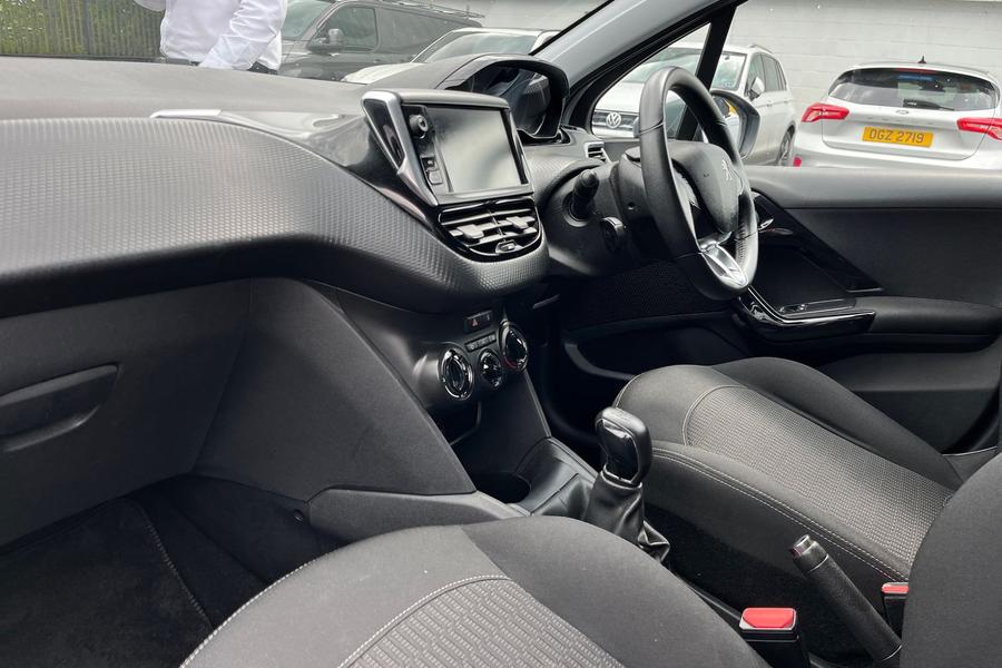 Peugeot 208 Photo autoimg-80e43bd07f13a4963aed9bad8c93e4152bb3b052.jpg