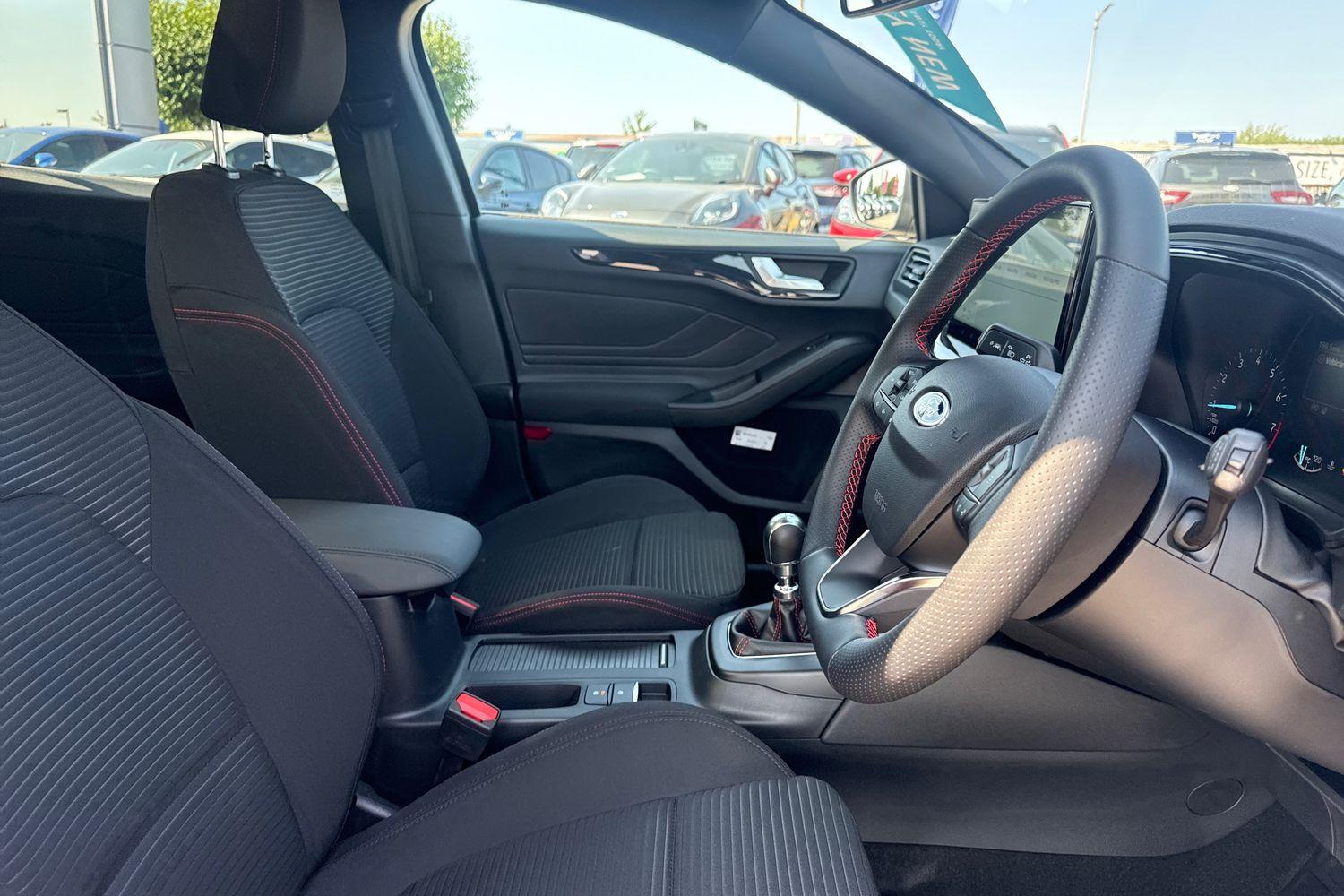 Ford FOCUS Photo 16