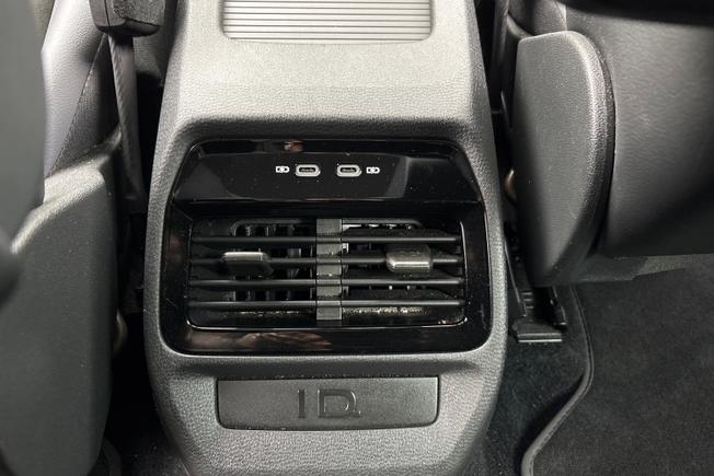 VOLKSWAGEN ID.4 Photo 27