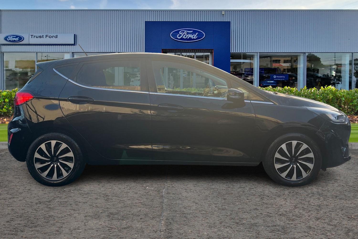 Ford FIESTA Photo 2