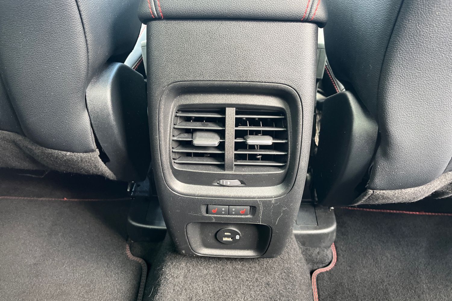 Ford KUGA Photo 28