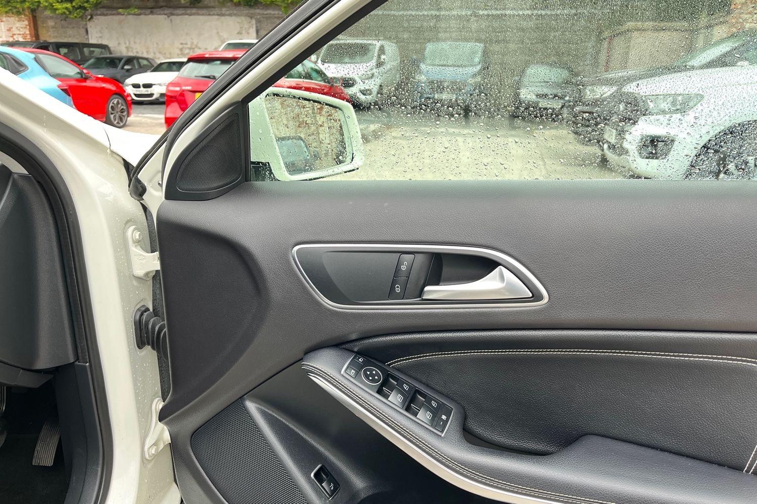 Mercedes-Benz GLA Photo 23