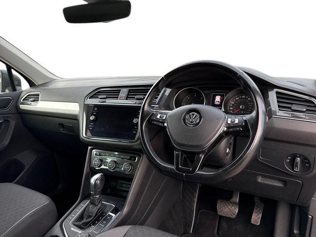 VOLKSWAGEN Tiguan Photo 6