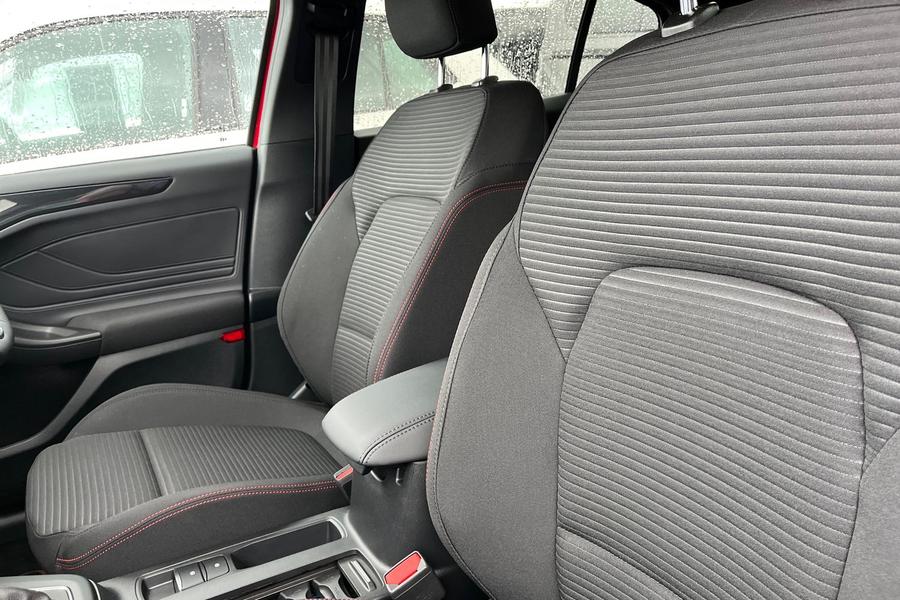 Ford FOCUS Photo autoimg-810073da28c56c1933793f44bc94fa2659a7be9c.jpg