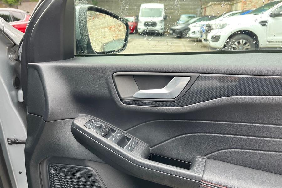 Ford KUGA Photo autoimg-810729f70775d928929711df3f41d650a2269f9b.jpg