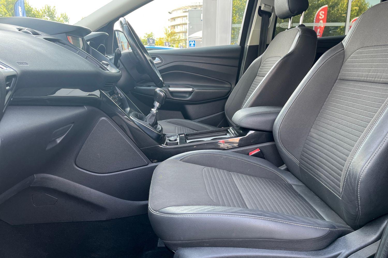 Ford KUGA Photo 18