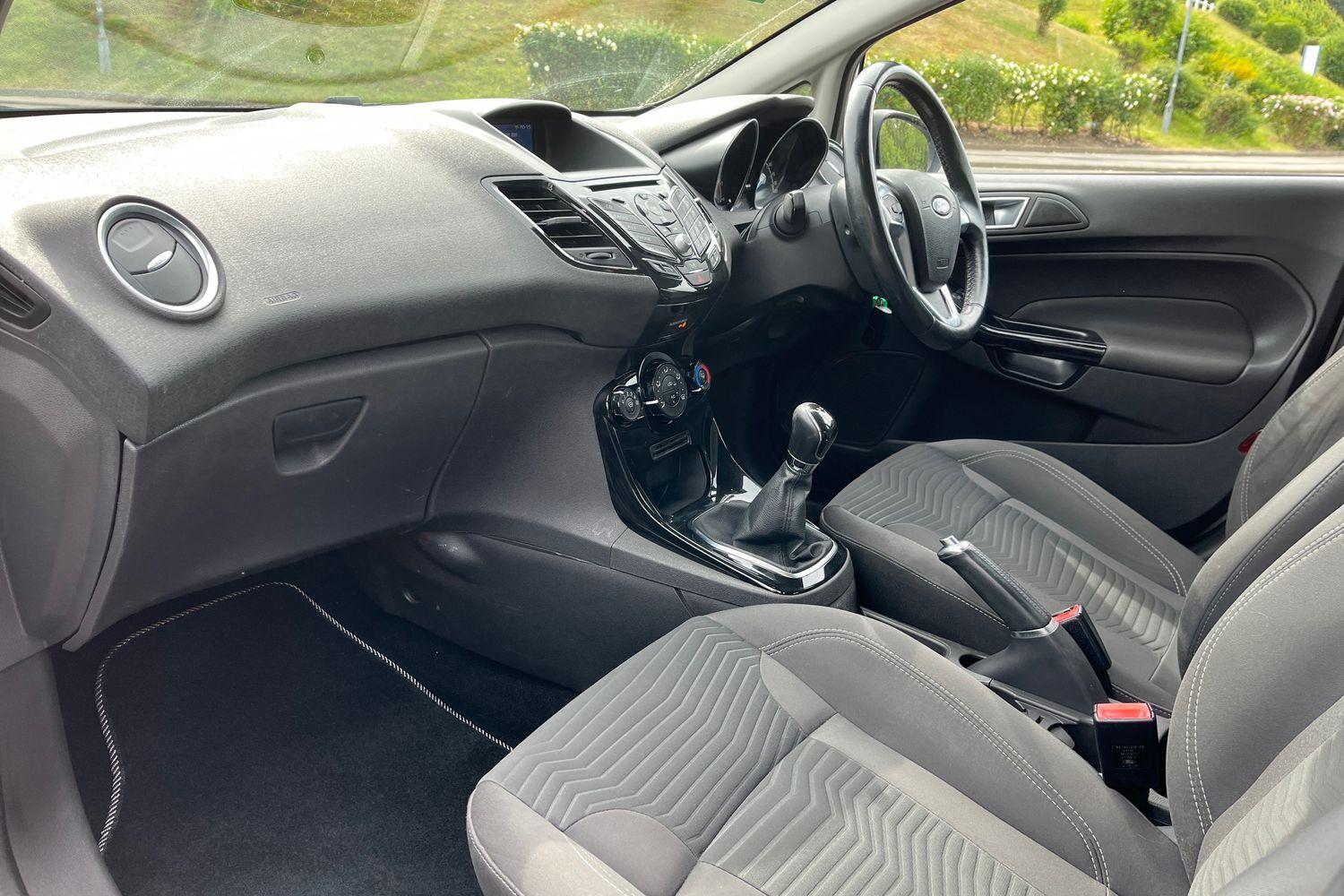 Ford FIESTA Photo 17