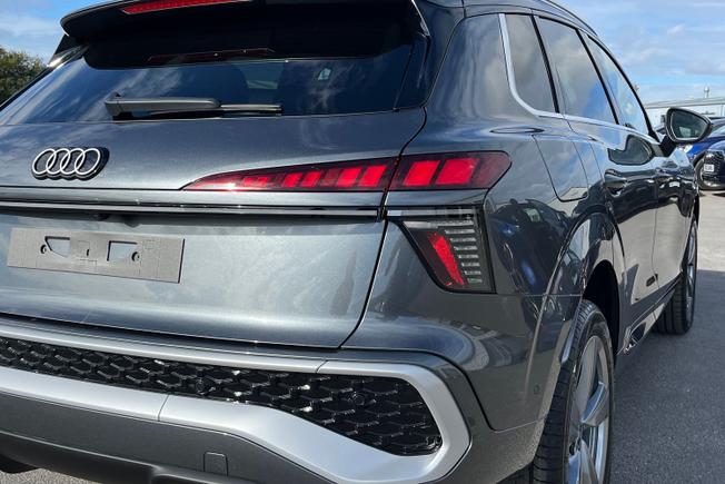 AUDI  Q3 SUV Photo 18