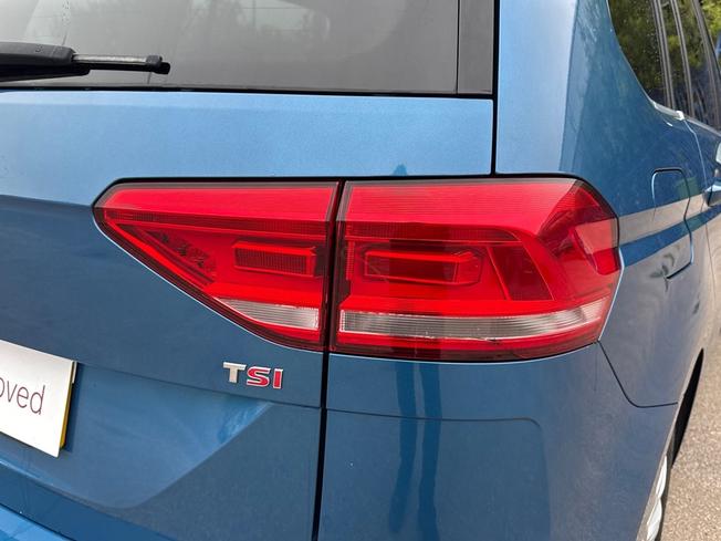 VOLKSWAGEN Touran Photo 18