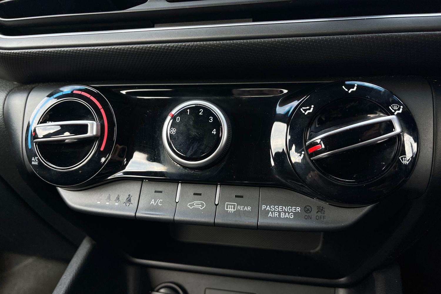 Hyundai KONA Photo 30