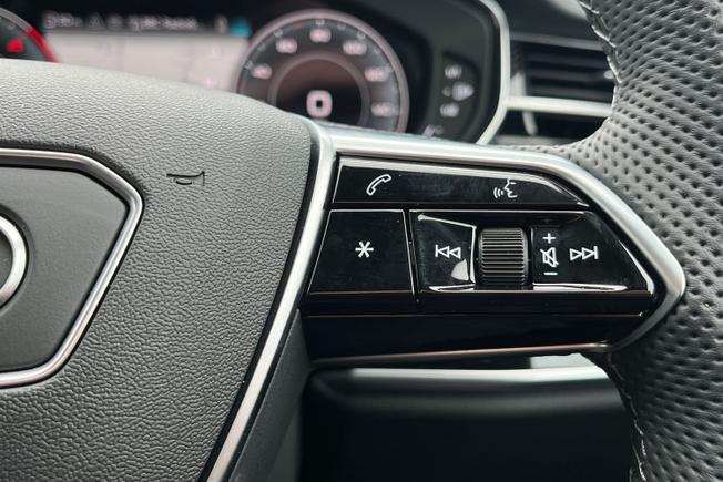 AUDI A8 Photo 17