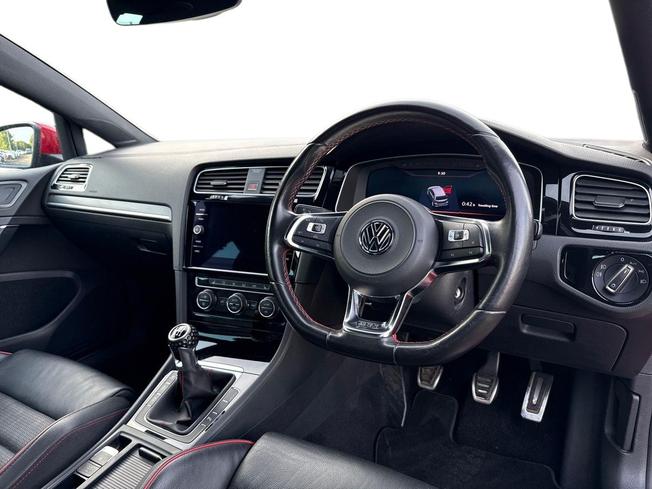 VOLKSWAGEN Golf Photo 6
