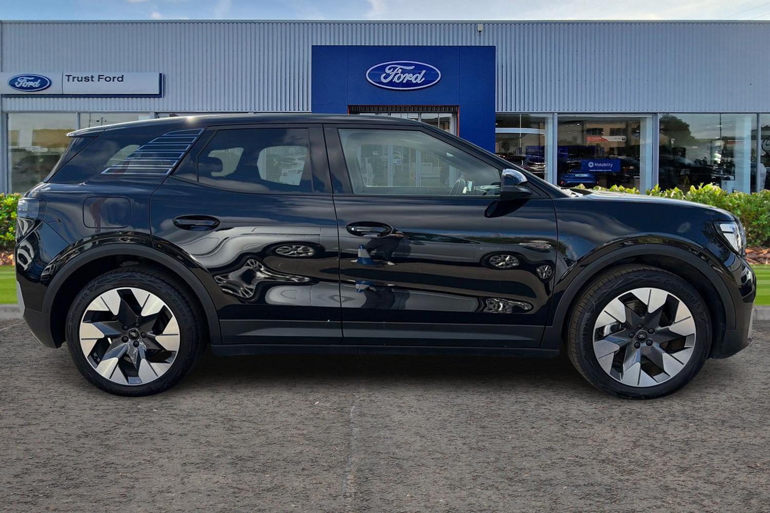 Ford EXPLORER Photo 2