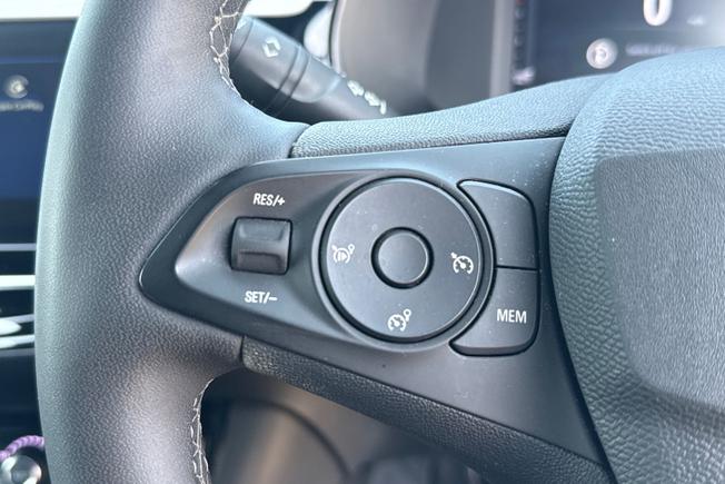 VAUXHALL Corsa Photo 16