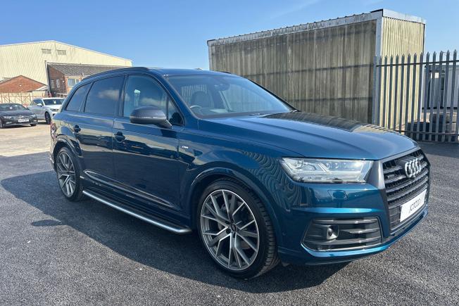AUDI Q7 Photo 21