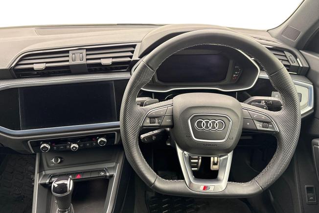 AUDI Q3 Photo 11