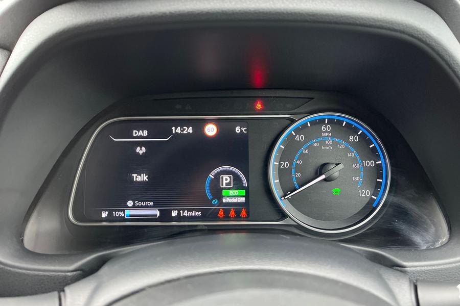 Nissan LEAF Photo autoimg-81237a1d5a6c612a439391098af6e7565637e26a.jpg
