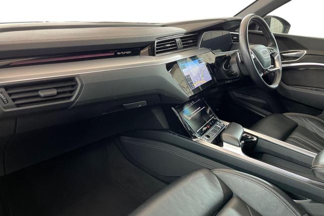 AUDI e-tron Photo 2