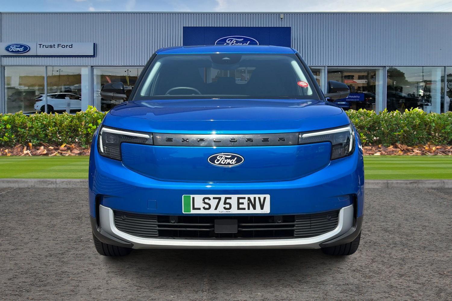 Ford Explorer Photo 5