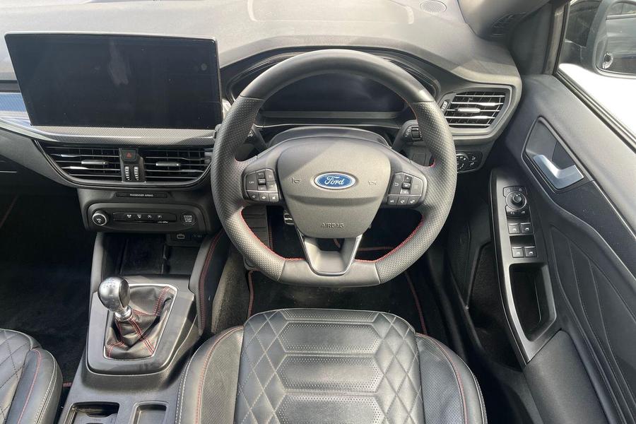 Ford FOCUS Photo autoimg-81301135ed806f8b1078c910ae3ff52e97610516.jpg
