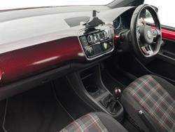 VOLKSWAGEN up! Photo 2