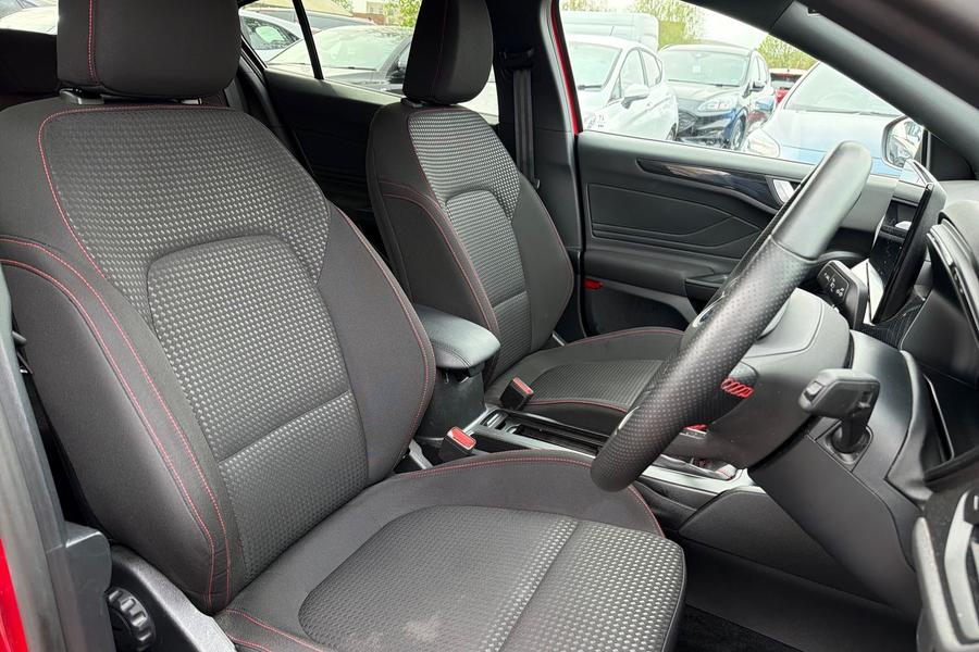 Ford FOCUS Photo autoimg-8137e86211d35aac303c5bc2c587e760950c3abc.jpg