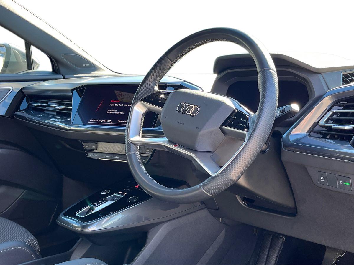 Audi Q4 e-tron Photo 19