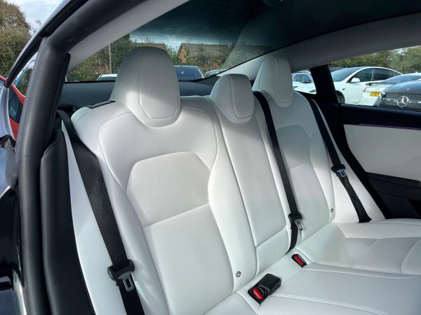 TESLA Model 3 Photo autoimg-813d016c7fbaab427b3e95d69fdf227556d5d70e.jpg