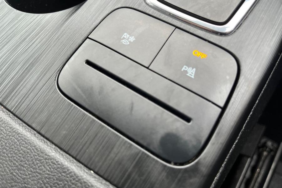 Ford Kuga Photo autoimg-813ec30b819992d1baa38b26f1b23d9e9e3aefa9.jpg