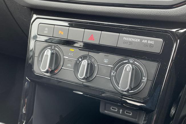 VOLKSWAGEN T-Cross Photo 32