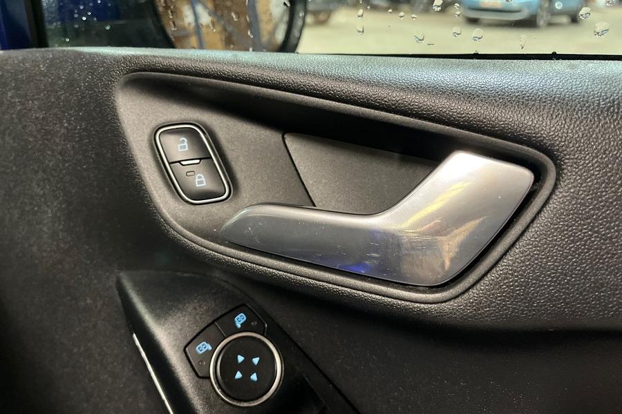 Ford FIESTA Photo autoimg-814a8ebeb7364d7f3f0740470bddb18152278204.jpg
