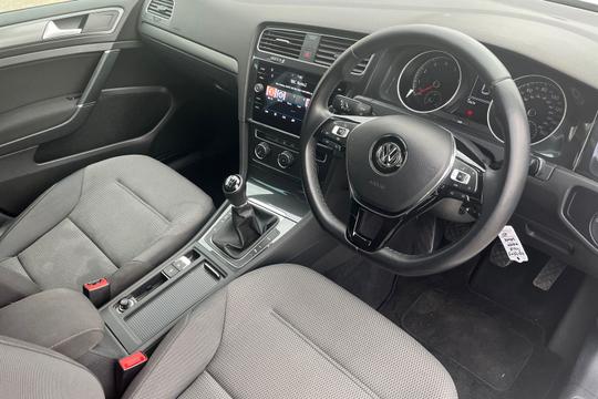 Volkswagen Golf Photo autoimg-81629d014f9719114bfa4924f2b6dd4996693ce1.jpg