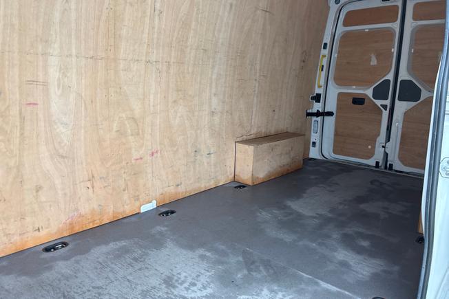 VOLKSWAGEN Crafter Photo 9