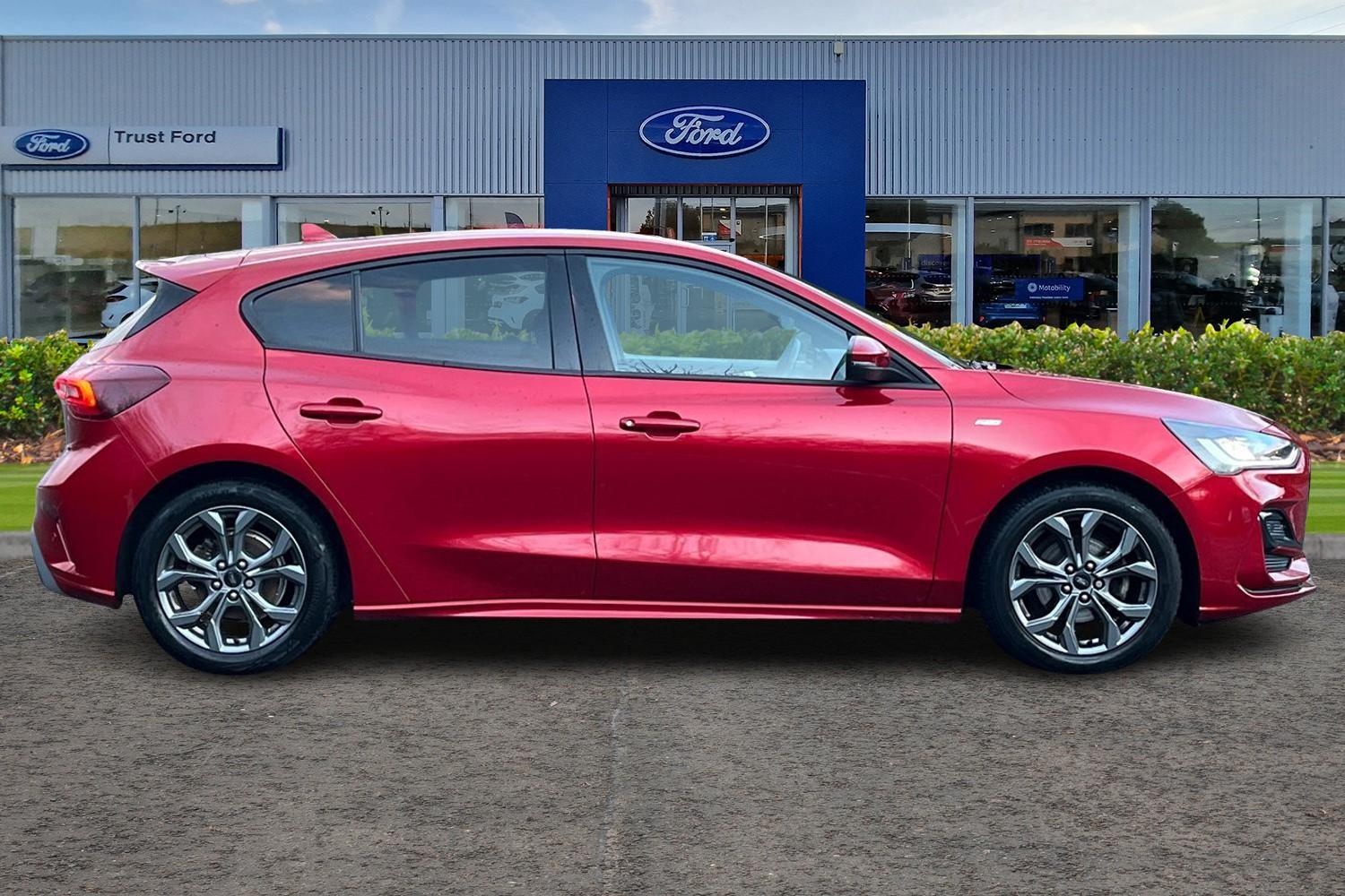 Ford FOCUS Photo 2