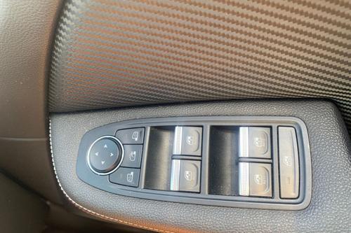 Renault CLIO Photo autoimg-8170ea1bf78c4a2e0ae0a502268eb0d40cc8cd2b.jpg