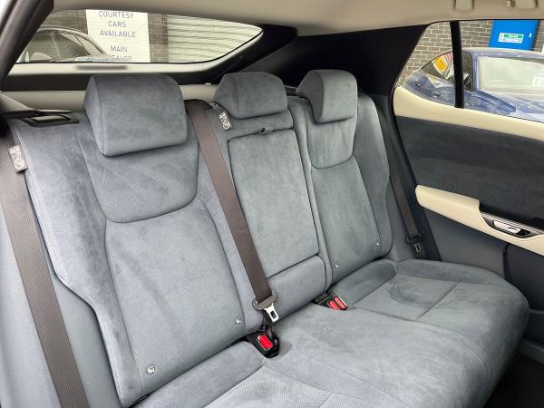 Lexus RZ Photo autoimg-8175c2ca7012c48e5e557662700944705ac0b4b9.jpg