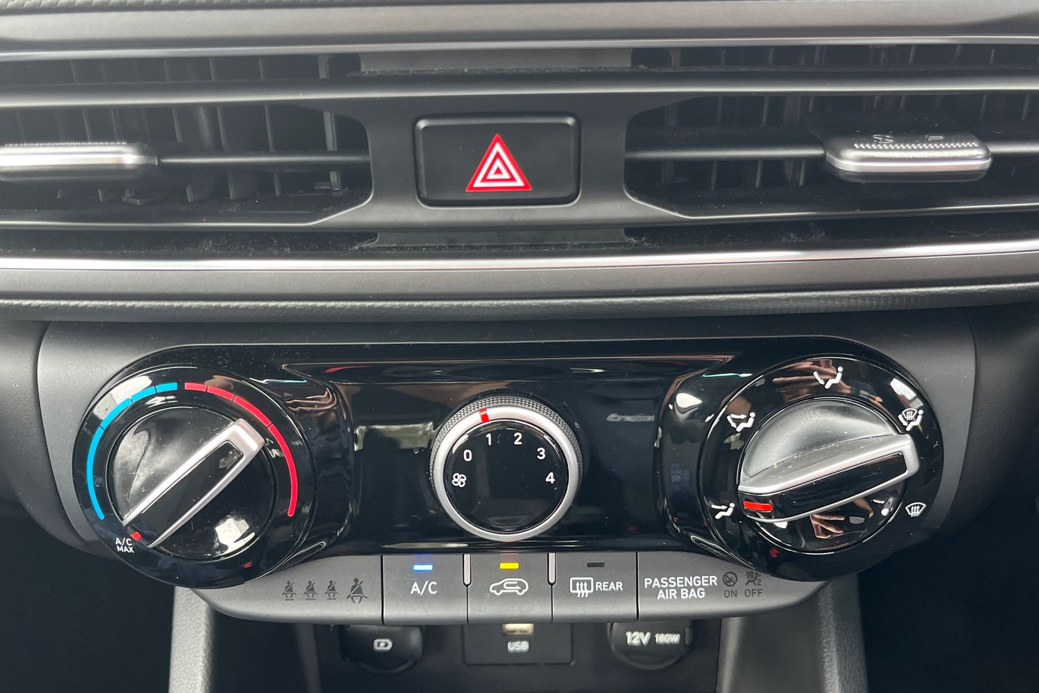 Hyundai KONA Photo 33