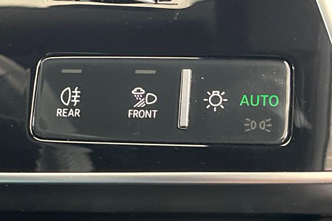 AUDI Q8 Photo 26