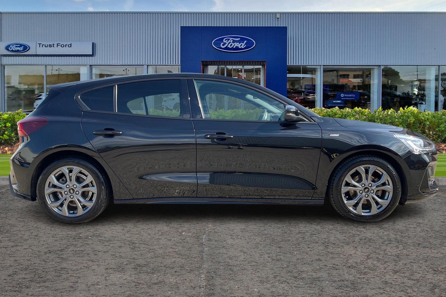 Ford Focus Photo 2